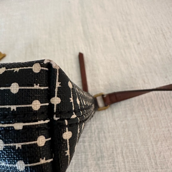 Fossil Crossbody Bag in Black and Brown with Classic Design - Picture 6 of 10
